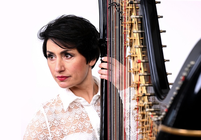 Op reis met harpiste, mezzosopraan Ekaterina Levental.
