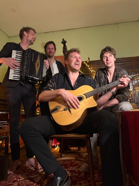 Celebrity Hot Tub Party - Jazz in Den Hopsack