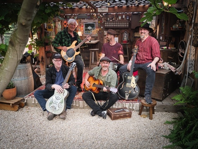 Koningsdag; Yellow Moon Rising + 45 Miles