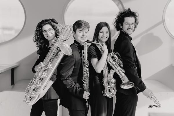 Concert Maat Saxophone Quartet met de Portugese gitarist António Carlos Costa.