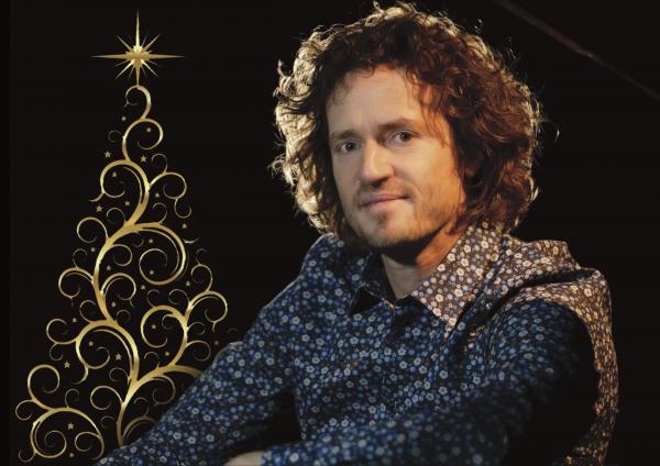 Kerstconcert van zanger-pianist Roon Staal in Zwijndrecht