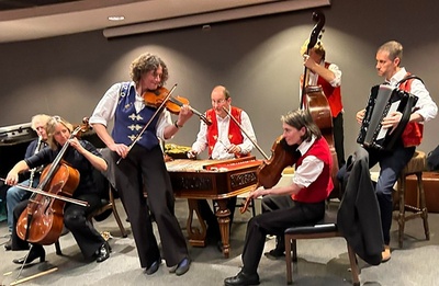 Zigeunerorkest “Servus”