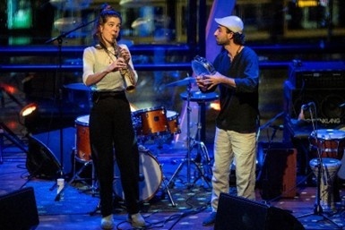 Saxofonist Kika Sprangers en percussionist Hashem Kabreet geven eenmalig concert met muzikale nieuwkomers en studenten van het Conservatorium in Amsterdam