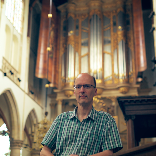 Pieter van Dijk bespeelt het historische orgel van de Mozes en Aäronkerk