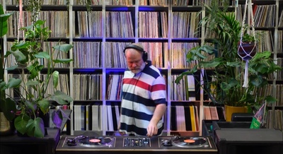 DJ Johnny Telstar; van nederpop via kleinkunst tot smartlap