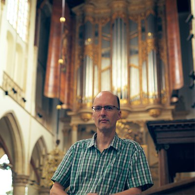 Pieter van Dijk bespeelt het historische orgel van de Mozes en Aäronkerk