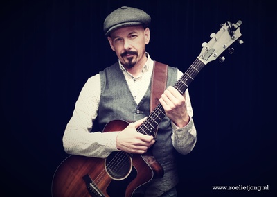 Michael Antony Austin live in Centrum de Zin